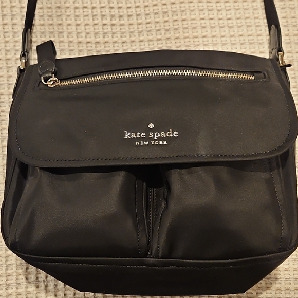 Kate Spade Black Crossbody Bag with Adjustable Strap and Flap Closure - Picture 5 of 12